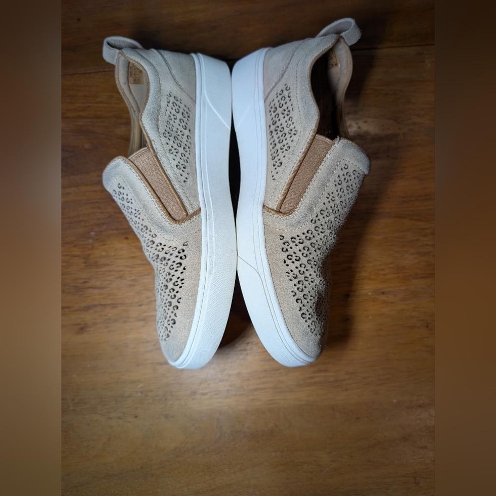 Vionic Women's Loafer Shoe - Picture 8 of 12